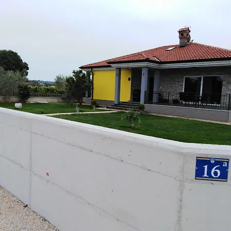 Ferienhaus Mit Terrasse, Grill Und Garten Holiday home *