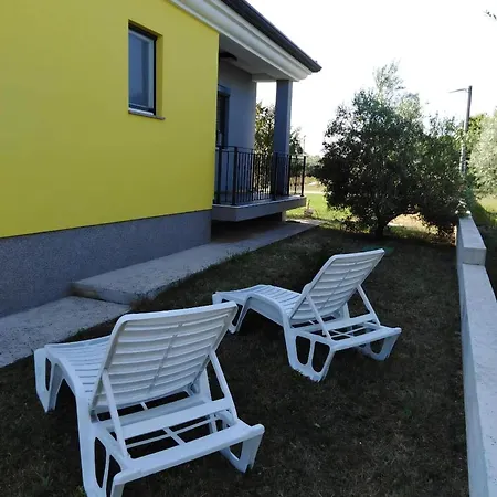 Ferienhaus Mit Terrasse, Grill Und Garten Petrovija